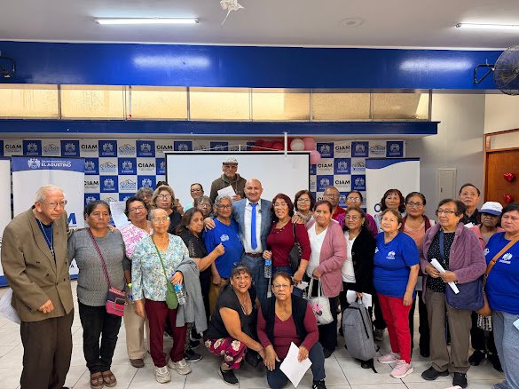 Luis Alonzo compartió una charla informativa con adultos mayores y escuchó sus principales necesidades